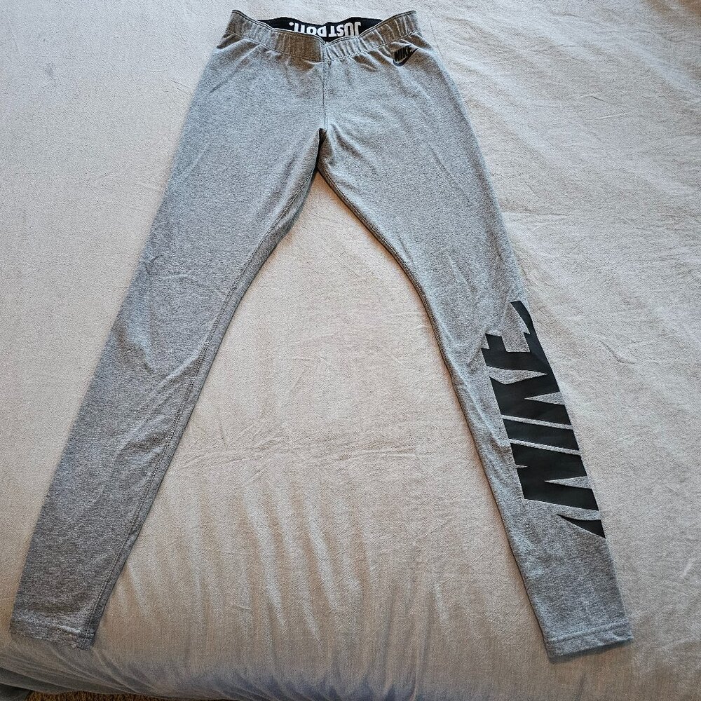Like New - Heather Grey Nike Leggings, Small
